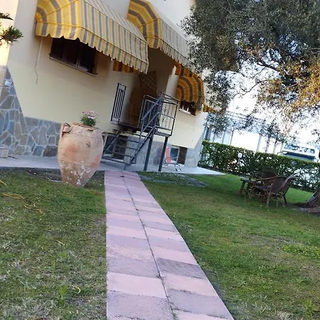 Magnolia House * سكانتْسانو